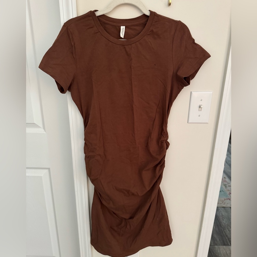 Brown short sleeve ruched t shirt dress